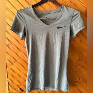Grey NIKE V NECK TEE WOMANS small